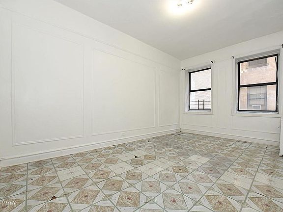 3rd image of 655 Pelham Pkwy N APT 3P