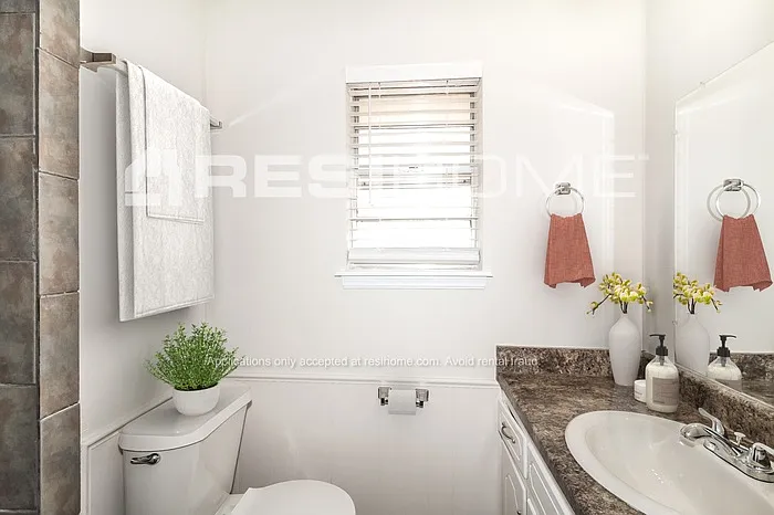 8520 NW 92nd St — Photo 12