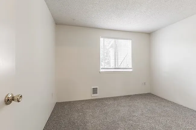 Charbern Apartments — Photo 49