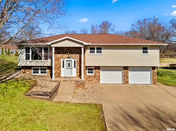 203 Country Club Dr, Pekin, IL 61554