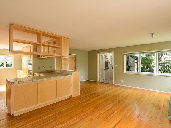 5th image of 713 Sapphire St