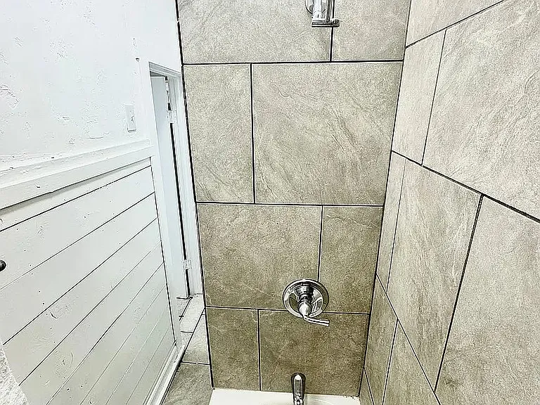 S 1000 W — Photo 9
