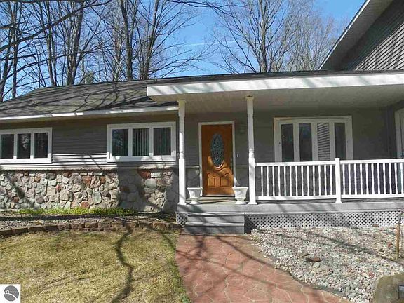 3rd image of 8742 Red Pine Dr