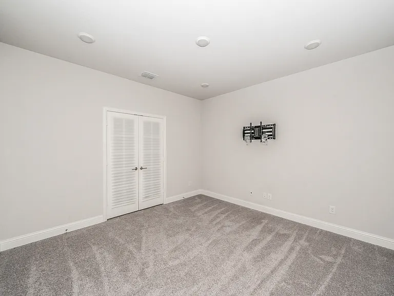 727 Mahogany Ln — Photo 15