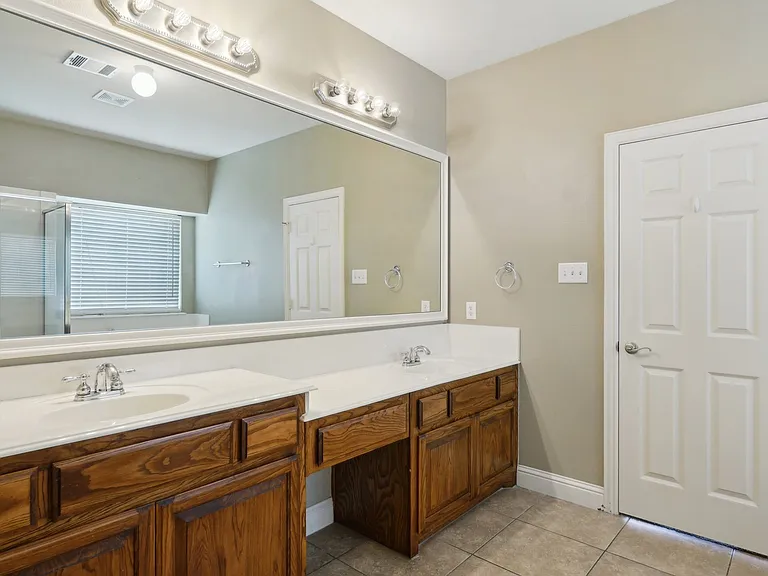 313 Country Lakes Dr — Photo 22