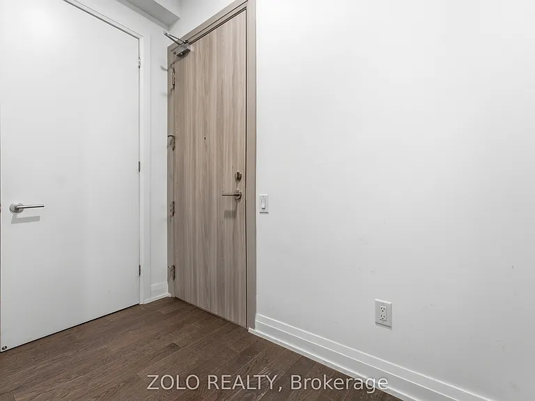 75 Canterbury Pl #Penthouse 303 — Photo 2