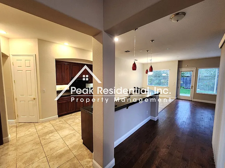 1044 Sandwick Way — Photo 7