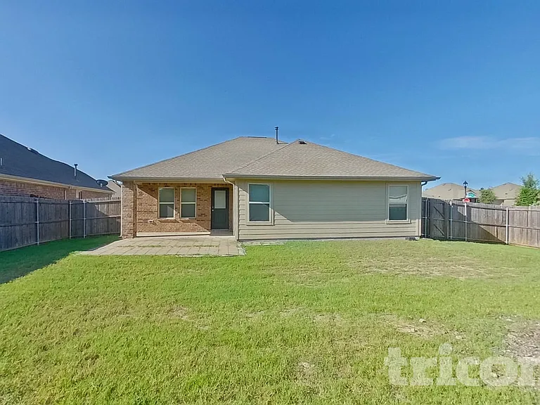 1214 Crescent View Dr — Photo 16