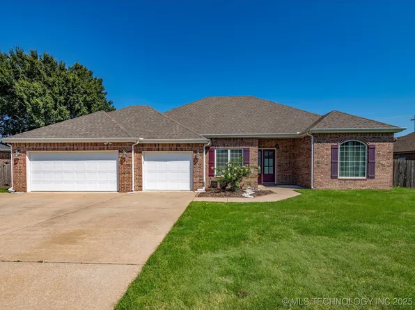 417 N Parkhill Loop, Bartlesville, OK 74006