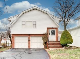 16 Oldis St, Rochelle Park, NJ 07662