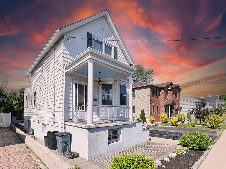 241 Maple St — Photo 34