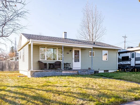 24 Green Ln, Silver Bay, MN 55614