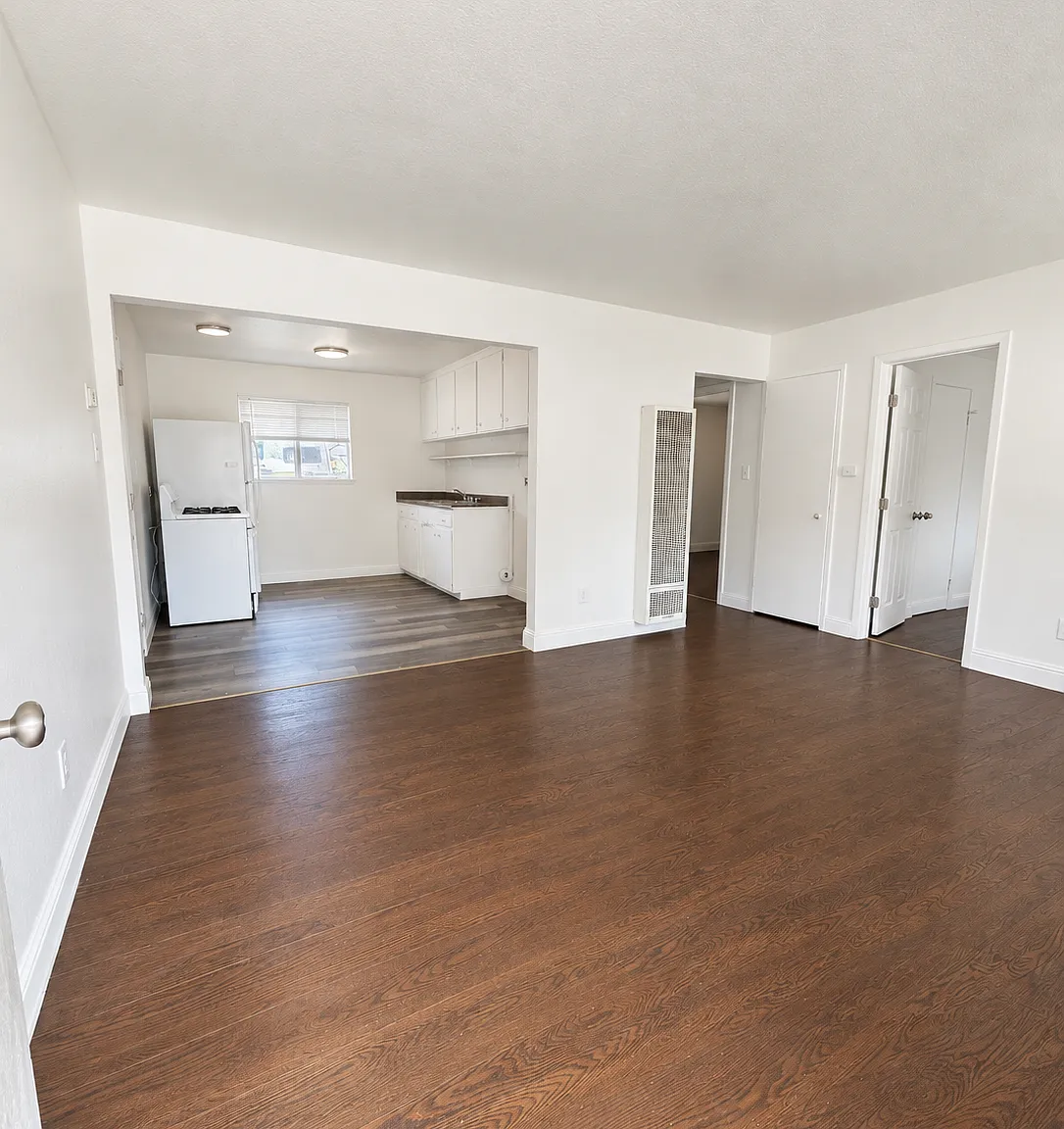 Great updated cottage in gated community with Bonus Room! — Photo 2