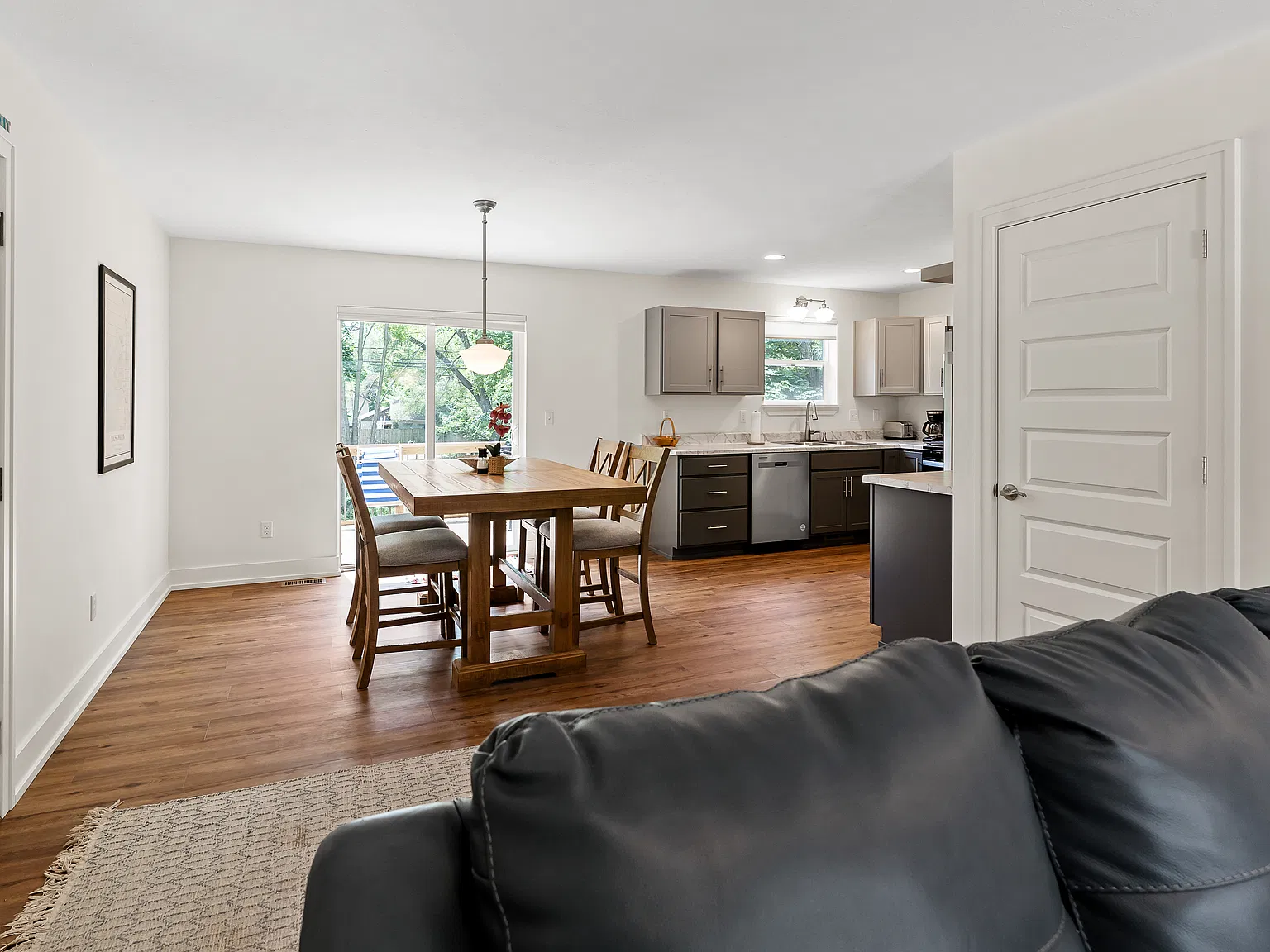 2 bed, 1092 sqft, $1,550 — Photo 4