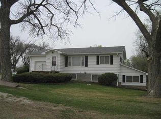 510 W York St, Blue Hill, NE 68930
