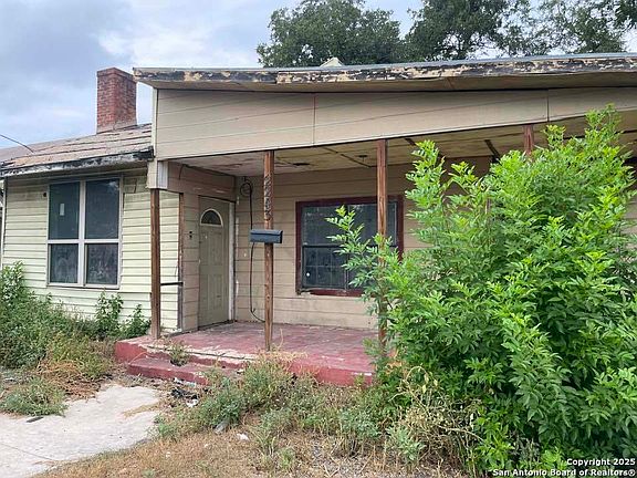 2nd image of 2243 E Houston