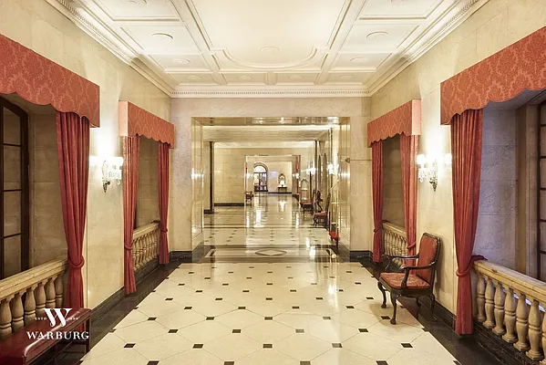 Sold by Warburg | media 10