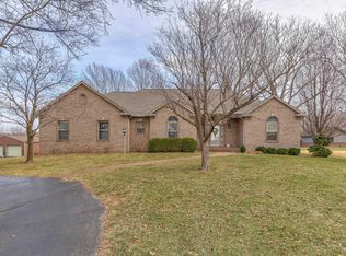 5200 Ellerbusch Rd, Newburgh, IN 47630