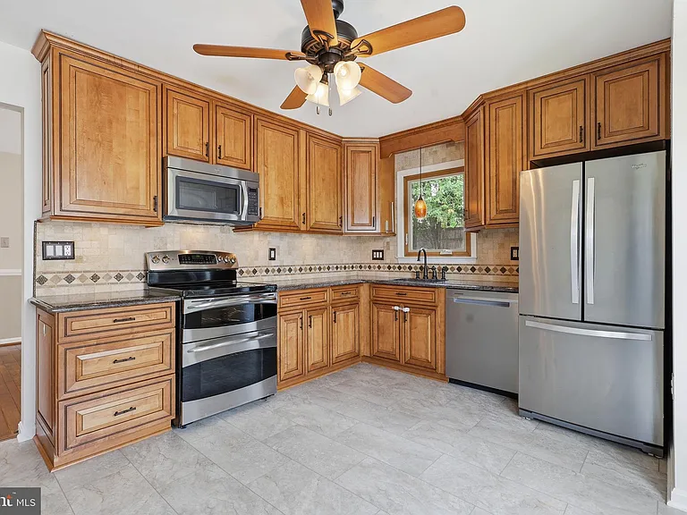 7690 Green Garland Dr — Photo 6