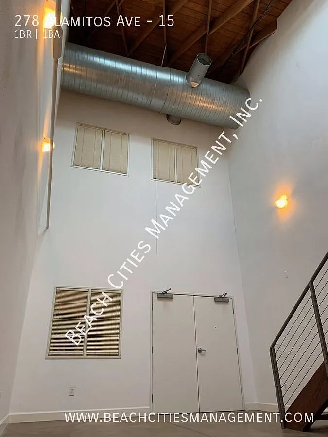 Large Loft In Historical Building located in Downtown Long Beach with one assigned parking space — Photo 2