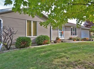 930 Knottingham Dr, Ottawa, IL 61350