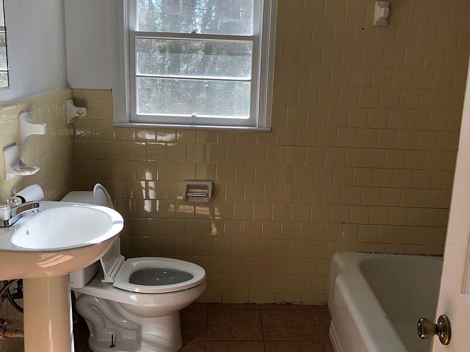 1st image of 1033 Lakeview Dr