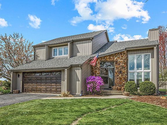 3rd image of 9S212 Chandelle Dr
