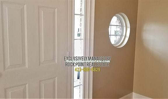 3rd image of 911 Fuller Glen Cir