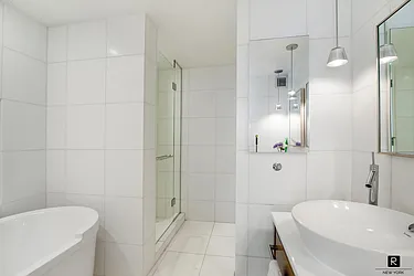 Rented by R New York