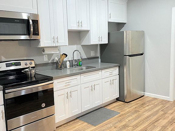 3rd image of 532 Cesar E Chavez Pkwy #1/2