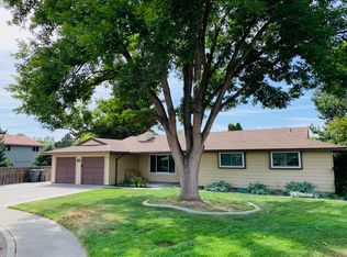 1012 S Belfair Ct, Kennewick, WA 99338