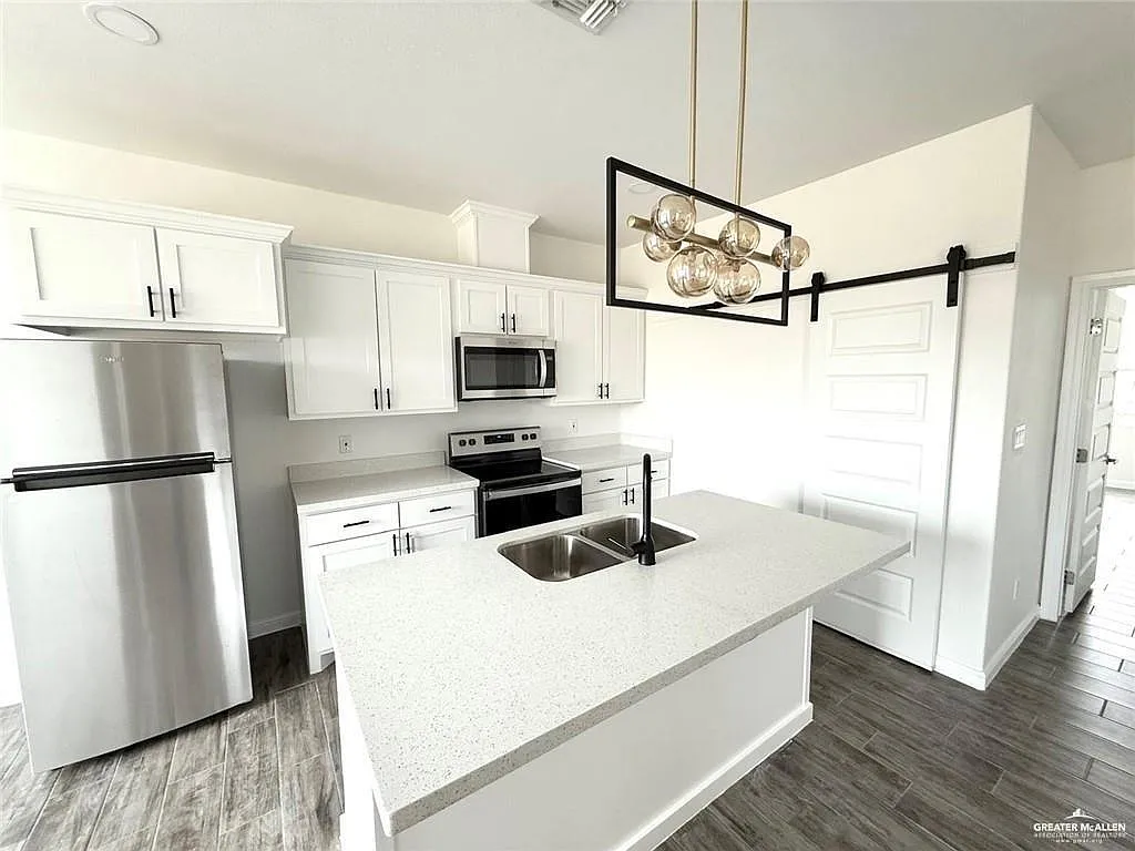 3 bed, 2.5 bath, 1700 sqft, $1,900 — Photo 4