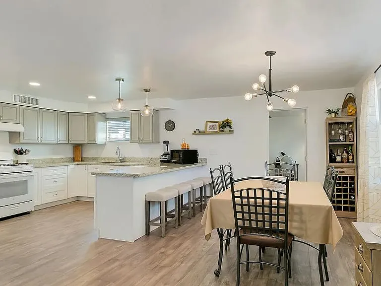 3402 E Kleindale Rd — Photo 5