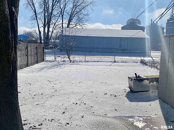 4th image of 402 E Depot St
