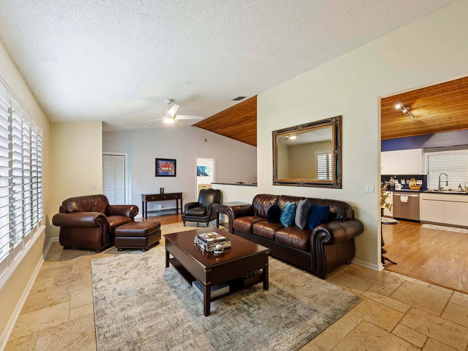 3 bed, 2.0 bath, 1753 sqft, $3,900 — Photo 3