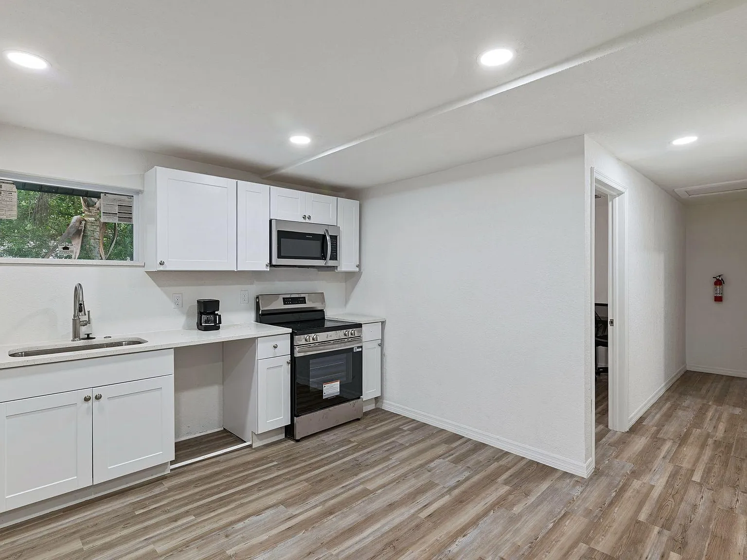 4 bed, 3.0 bath, 1900 sqft, $905 — Photo 3