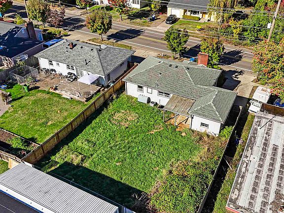 2nd image of 1610 Madrona Ave SE