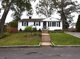 96 Yale Dr, Coventry, RI 02816