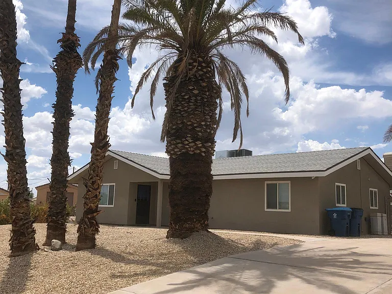 Rolling Hills Dr — Photo 2