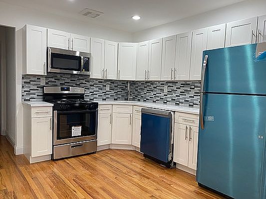1st image of 934 E 79th St Floor 2