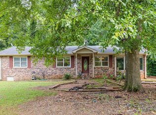 949 Honeysuckle Trl, Winder, GA 30680