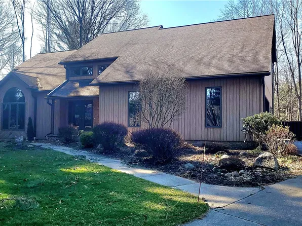 780 Lord Rd, Fairview, PA 16415