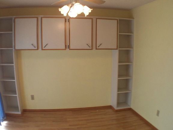 2nd image of 1013 NW Kingsview Ct