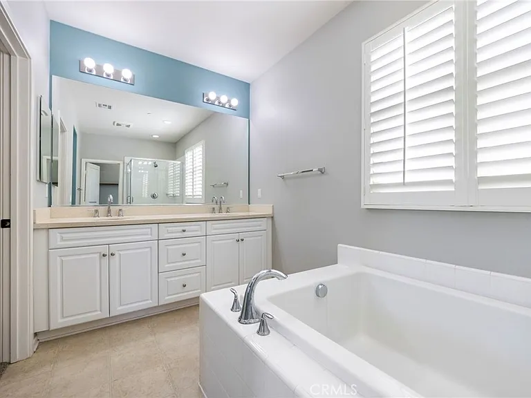 691 E Valencia St — Photo 23