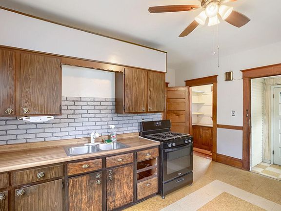 4th image of 409 View St