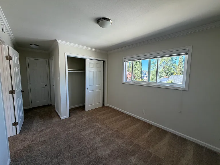 1164 Clinton St — Photo 4