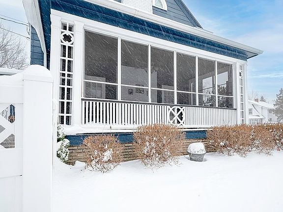 3rd image of 244 Woodbine Ave SE