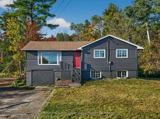 556 Champlain Rd, Tiny, ON L9M 0C2