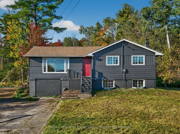 556 Champlain Rd, Tiny, ON L9M 0C2