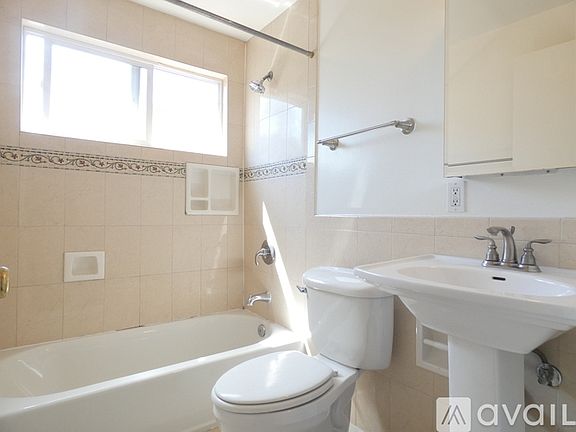 3rd image of 1648 Edgecliffe Dr #6